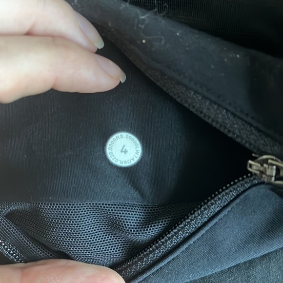 Speed Up Mid Rise 2.5 inch Lululemon shorts - Picture 4 of 6